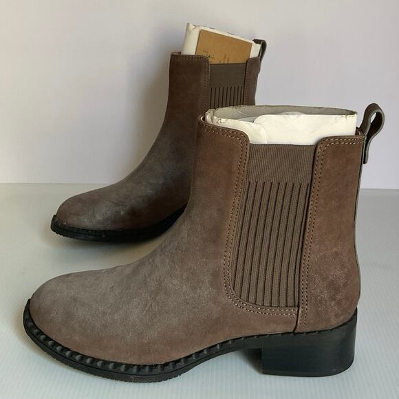 Gentle Souls by Kenneth Cole Suede Chelsea Booties  7.5 Taupe Leather Ankle NEW - Picture 2 of 13